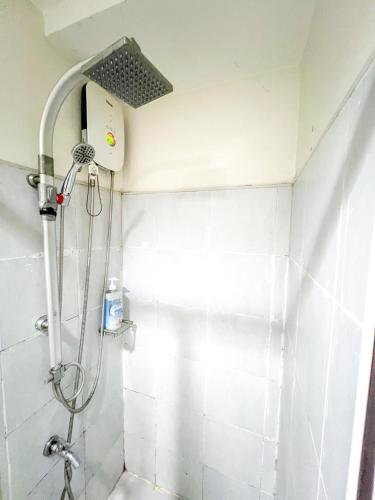 a shower with a shower head in a bathroom at Sea Residences Sailor in Manila