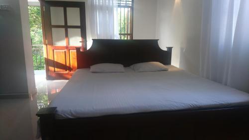 Una cama o camas en una habitación de Uma Guest House