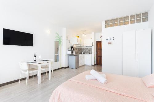 Кровать или кровати в номере Domus Playa Paraiso