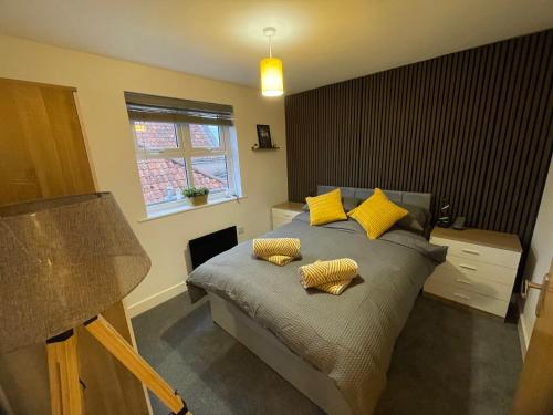 Ένα ή περισσότερα κρεβάτια σε δωμάτιο στο Modern Newly Refurbished 2 Bed Apartment