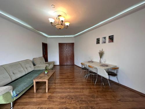Zona d'estar a Fountain Boulevard Apartment