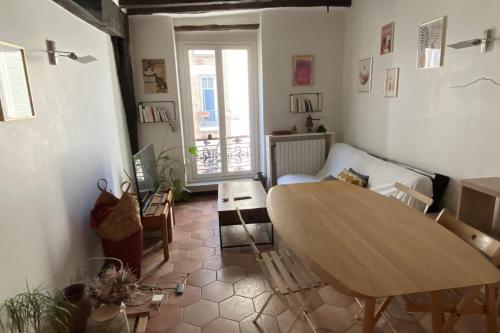 Lovely love nest in the Marais