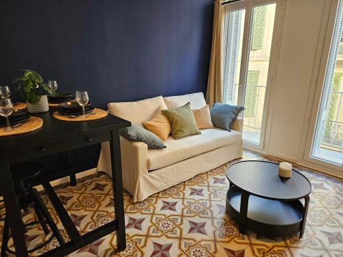 Évasion bleue, balcon ensoleillé