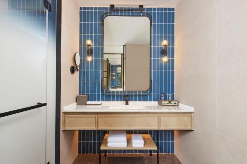 a bathroom with a sink and a mirror at Four Points by Sheraton Xuancheng, Jingxian in Jingxian