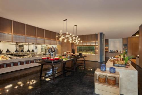 a large kitchen with a table in the middle at Four Points by Sheraton Xuancheng, Jingxian in Jingxian
