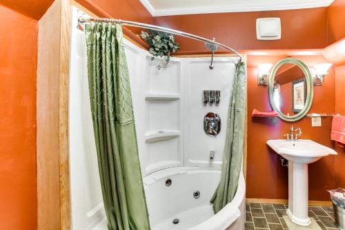 Ένα μπάνιο στο Downtown Yankton Suite Walk to Restaurants!