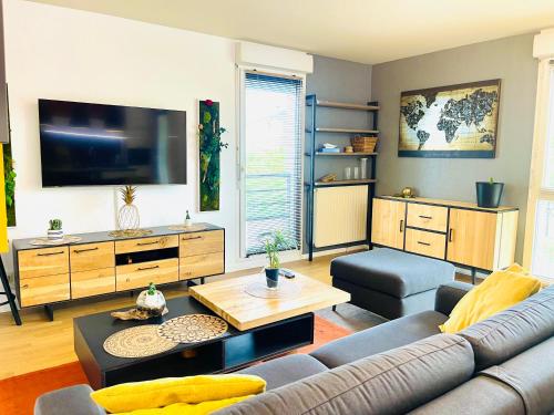 Cosy & Lumineux - Balcons - Spacieux - Parking rue