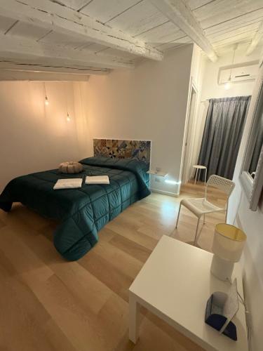 a bedroom with a bed and a table in a room at Cortile Zero in Favara