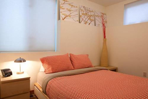 Ein Bett oder Betten in einem Zimmer der Unterkunft Bridge View Loft 30 Day