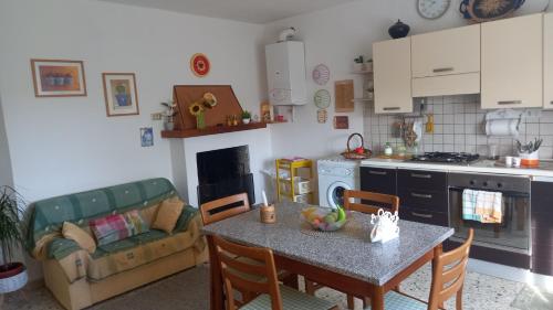 Kuchyň nebo kuchyňský kout v ubytování La Casetta di Anna