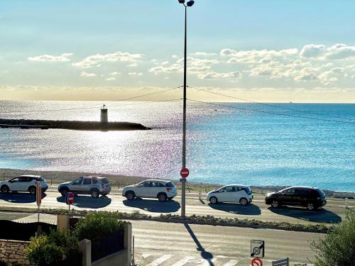 Side Ocean View Studio, 24H Check-In and Out, Air Conditioner, Close to Airport