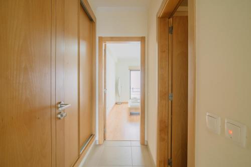 a hallway with a door leading to a room at Mar e Arte in Olhão