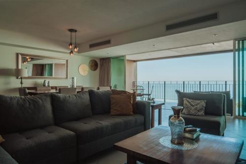 Posezení v ubytování Grand Venetian Beachfront Condos