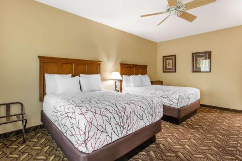 a hotel room with two beds and a ceiling fan at Best Western Lodge at River's Edge in Orofino