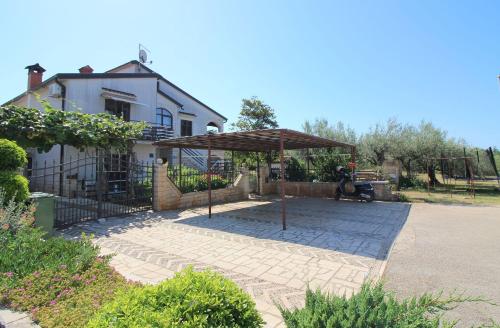 Hundefreundliches Apartment nur 250 Meter zum Strand mit mediterranem Garten