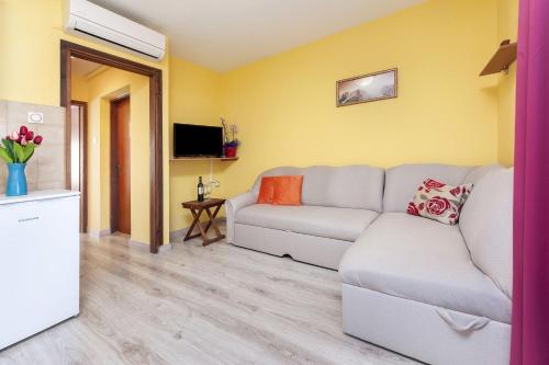 Modernes Apartment nur 10 Gehminuten zum Strand von Rovinj mit Privatparkplatz