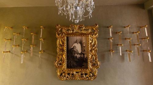 a wall with a picture of a woman and candles at Hotel Poquito a Poquito in Valladolid