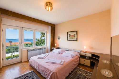Komfortables Apartment nur 200 Meter zum Sandstrand mit Meerblick, Liegewiese, Grill