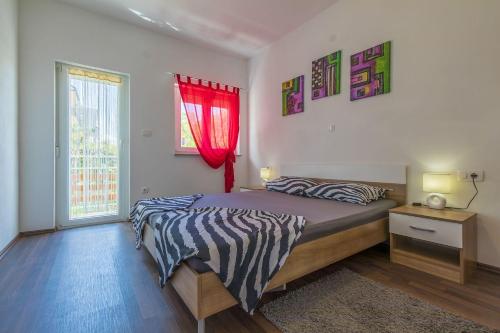Charmantes hundefreundliches Apartment mit privatem Balkon, Spielplatz, Grill