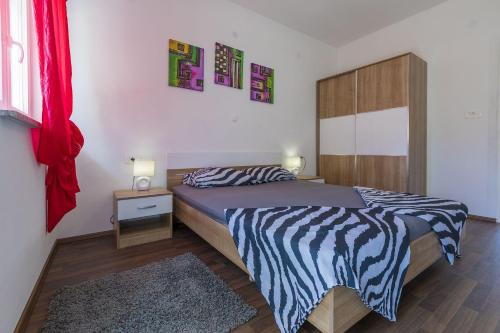 Charmantes hundefreundliches Apartment mit privatem Balkon, Spielplatz, Grill