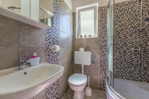 Charmantes hundefreundliches Apartment mit privatem Balkon, Spielplatz, Grill