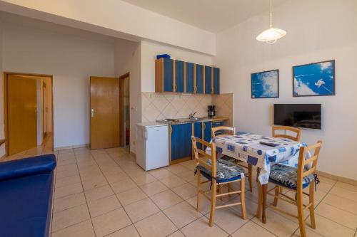 Preiswertes Familienapartment nur 100 Meter zum Strand mit privater Terrasse