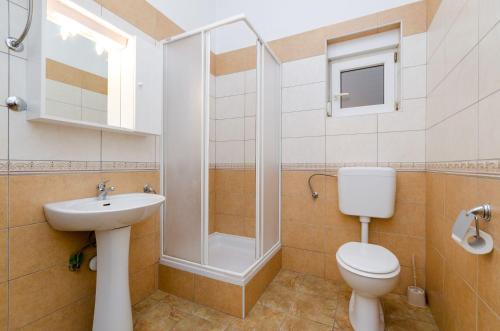 Beschauliches Apartment nur 100 Meter zum Strand mit privater Terrasse, Parkplatz