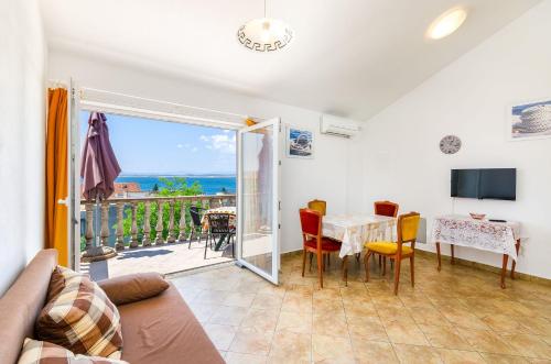 Helles Apartment nur 100 Meter zum Strand mit Meerblick