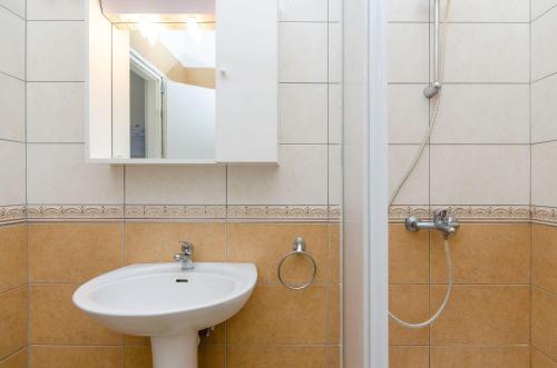 Helles Apartment nur 100 Meter zum Strand mit Meerblick