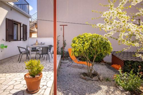 Renoviertes Apartment nur 400 Meter zum Strand mit Meerblick, Klima, Waschmaschine