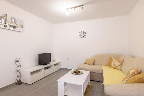 Renoviertes Apartment nur 400 Meter zum Strand mit Meerblick, Klima, Waschmaschine