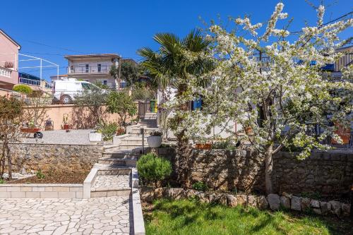 Renoviertes Apartment nur 400 Meter zum Strand mit Meerblick, Klima, Waschmaschine