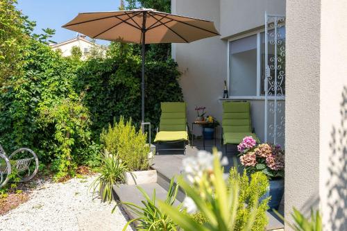 Exquisites Ferienhaus mit privatem Garten, Liegen, Kinderstuhl, Waschmaschine - nur 700 Meter zum Strand