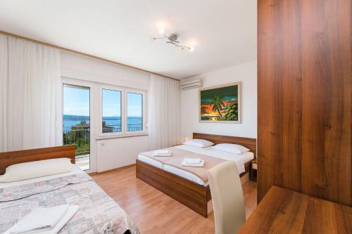 Ένα ή περισσότερα κρεβάτια σε δωμάτιο στο Malerisches Apartment nur 700 Meter zum Sandstrand mit herrlichem Meerblick, Pool, Grill