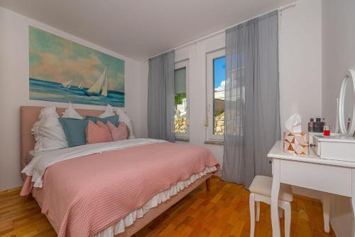 Mediterranes Apartment mit Meerblick, Privatpool, BBQ, Garage, Waschmaschine