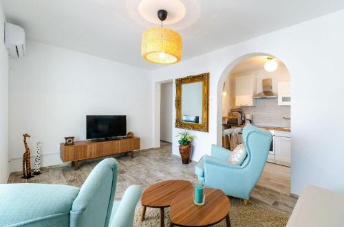 Renoviertes, modernes Apartment nur 200 Meter zum Strand mit Meerblick, Waschmaschine, Grill