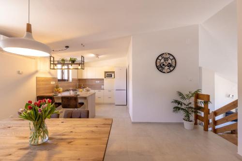 Modernes Apartment mit traumhaften Meerblick, nur 400 Meter zum Strand