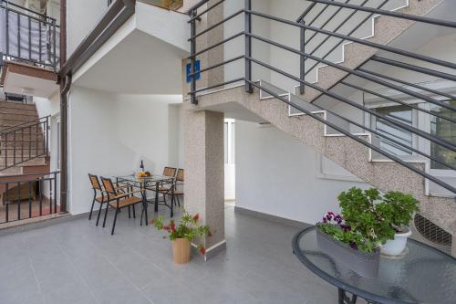 Idyllisches Apartment nur 600 Meter zum Strand mit privater Terrasse, WiFi, Parkplatz