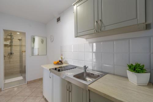 Idyllisches Apartment nur 600 Meter zum Strand mit privater Terrasse, WiFi, Parkplatz