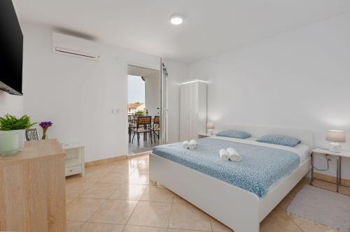 Idyllisches Apartment nur 600 Meter zum Strand mit privater Terrasse, WiFi, Parkplatz