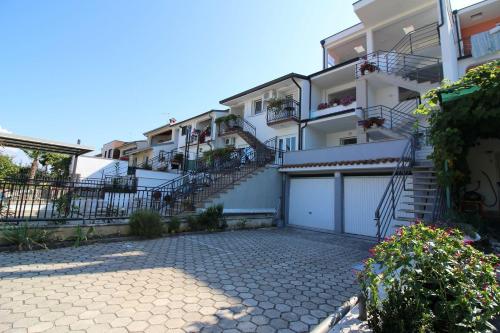 Idyllisches Apartment nur 600 Meter zum Strand mit privater Terrasse, WiFi, Parkplatz