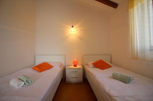 Charmantes Apartment mit privatem Balkon, Privatparkplatz, WiFi und nur 700 Meter zum Strand