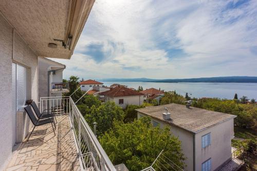 Charmantes Apartment nur 650 Meter zum Sandstrand mit zwei privaten Balkonen und Meerblick