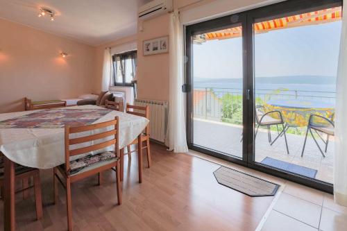 Helles Apartment nur 650 Meter zum Strand mit herrlichem Meerblick, privatem Balkon, Waschmaschine