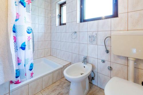 Helles Apartment nur 650 Meter zum Strand mit herrlichem Meerblick, privatem Balkon, Waschmaschine