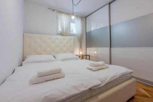 Ένα ή περισσότερα κρεβάτια σε δωμάτιο στο Herrliches Apartment nur 600 Meter zum Strand mit Meerblick, Pool, Grill, Waschmaschine