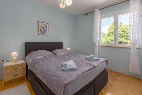 Helles Apartment nur 250 Meter zum Strand mit Meerblick, Pool, Grill, Waschmaschine