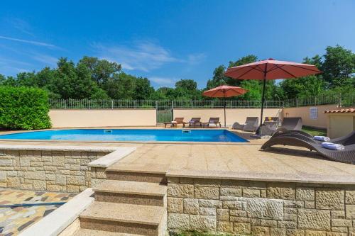 Traumhaftes Apartment nur 250 Meter zum Strand mit Meerblick, Pool, Grillbereich, Privatparkplatz