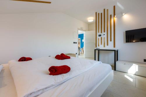 Exquisites Apartment mit Meerblick, Sauna, Gym, Pool, klimatisierten Schlafzimmern - nur 500 Meter zum Strand