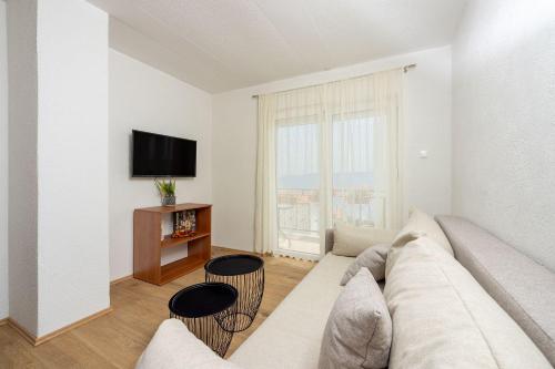 Modernes Apartment nur 300 Meter zum Strand mit Meerblick, Pool, Grill - hundefreundlich